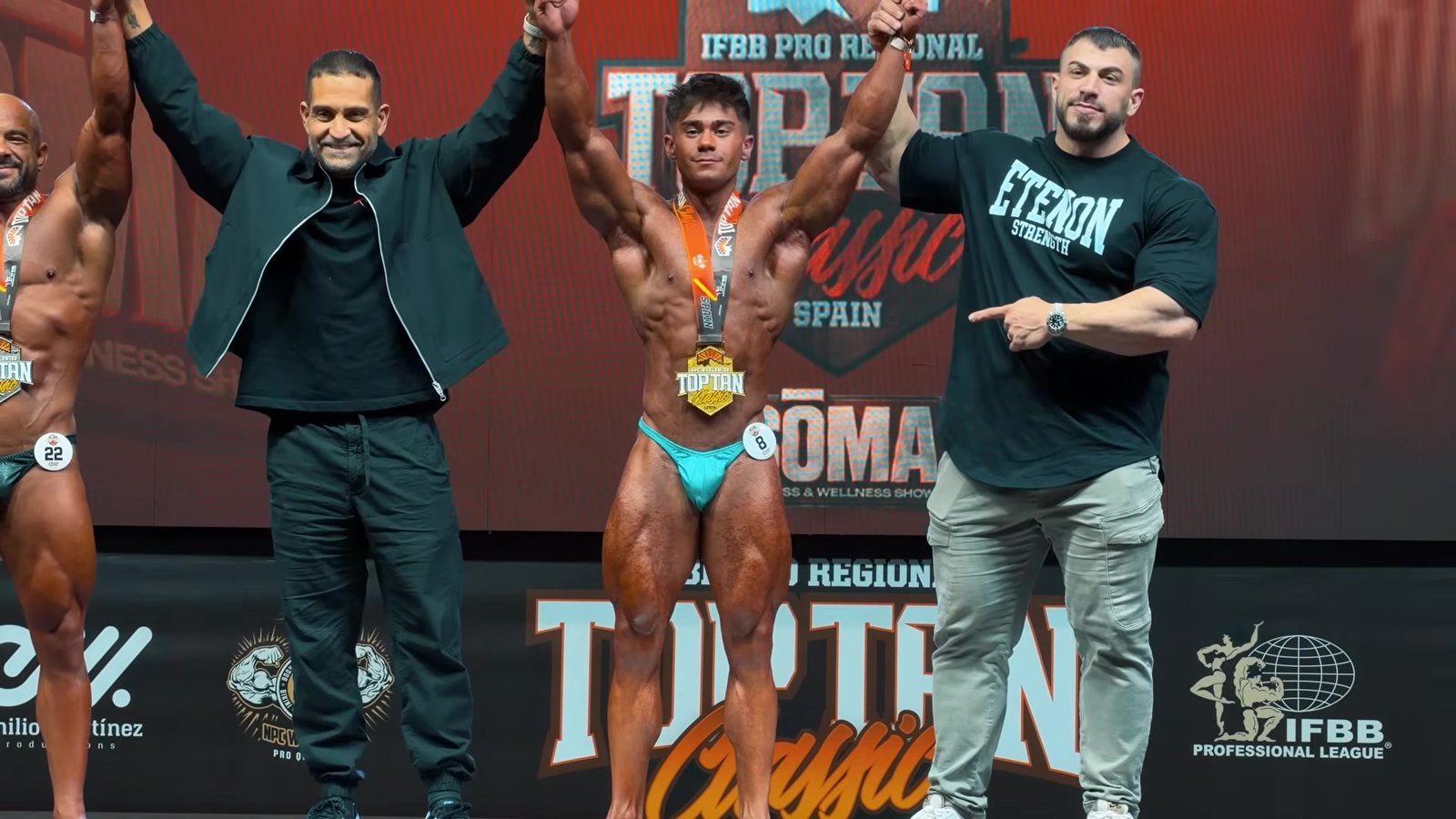 Iván Lorca recibe su medalla en el Top Tan Classic